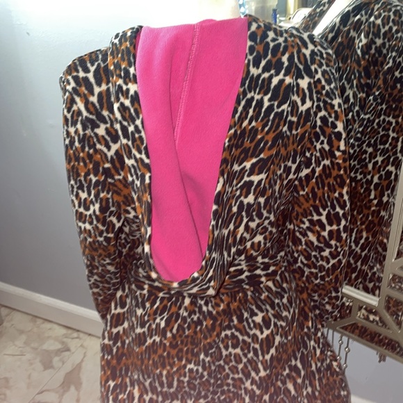 Betsy Johnson cheetah robe with hood size s/m - Picture 3 of 4